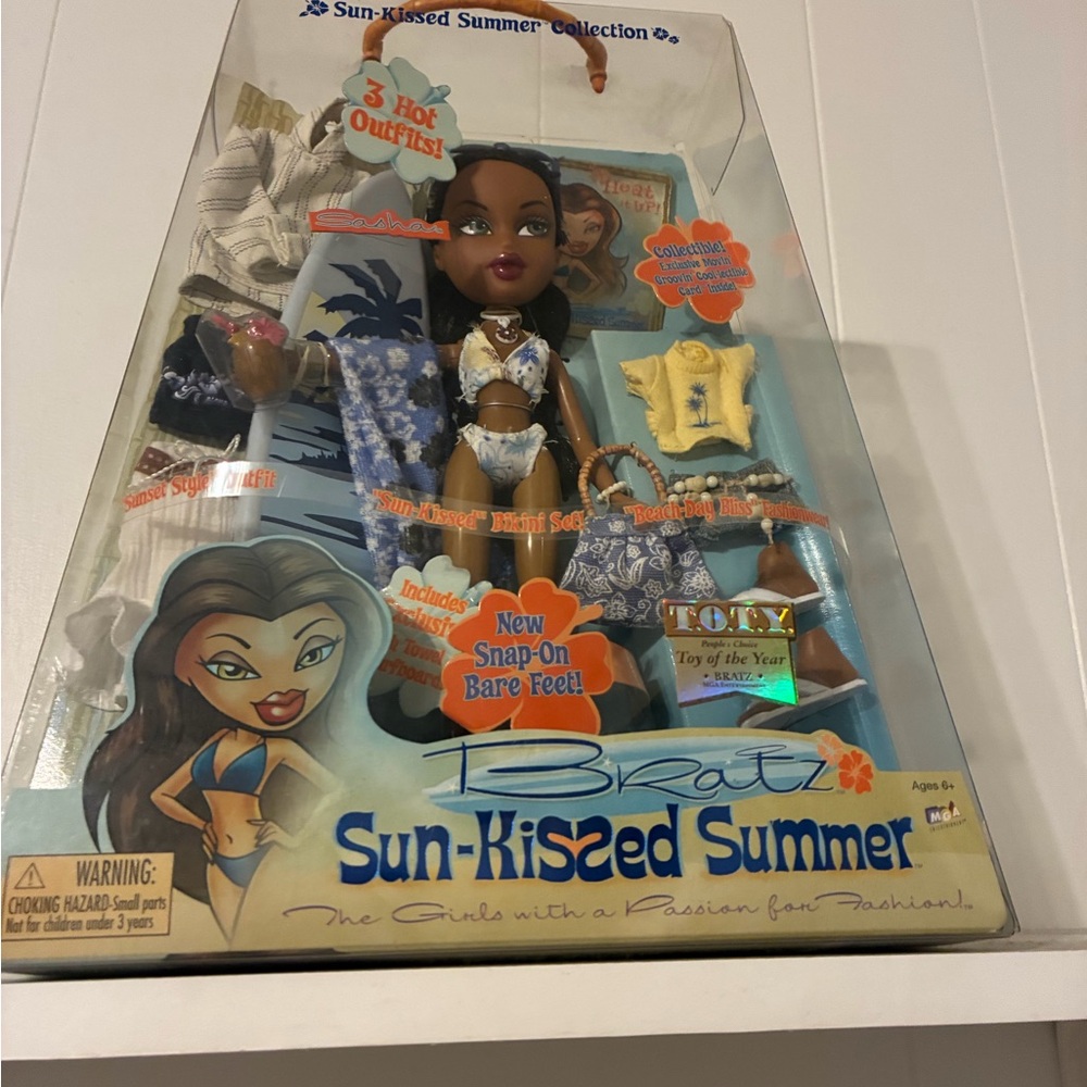 Bratz Sun-Kissed Summer Doll - Blue & White Swimwear